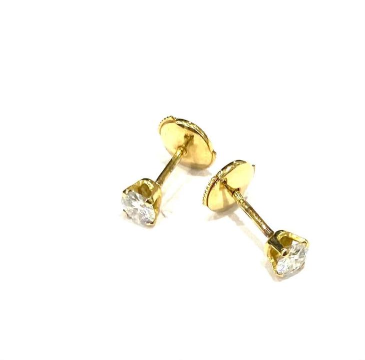 Boucles d'oreille puces or jaune diamant 0.40 carats